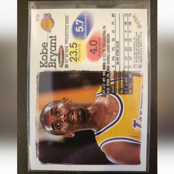Kobe Bryant NBA Hoops 97-98 card (2nd year) - Picture 2 of 2